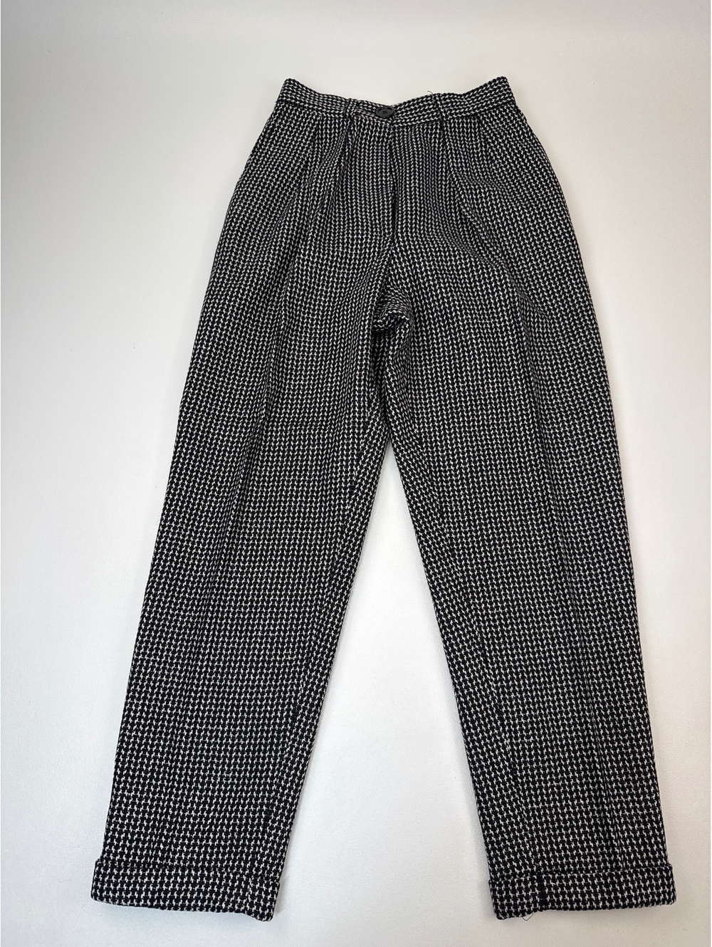 Toffs Women's Petite Black and White Patterned Dress Pants Size 6